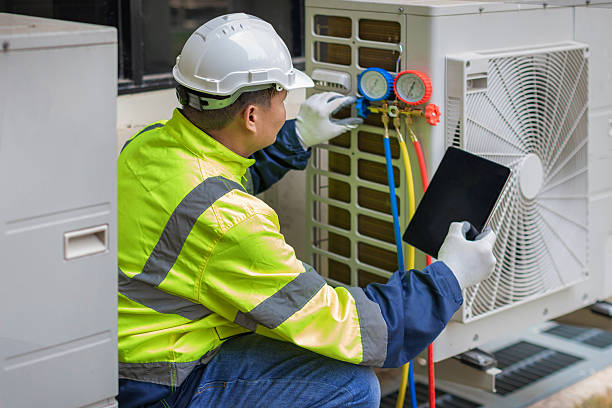 Professional Hvac technician working in Williamsville, IL